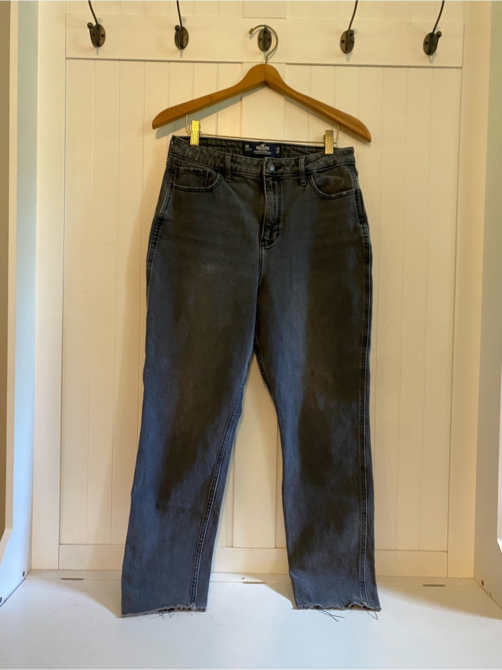 Women’s Hollister High Rise Mom Jeans size 29 9R